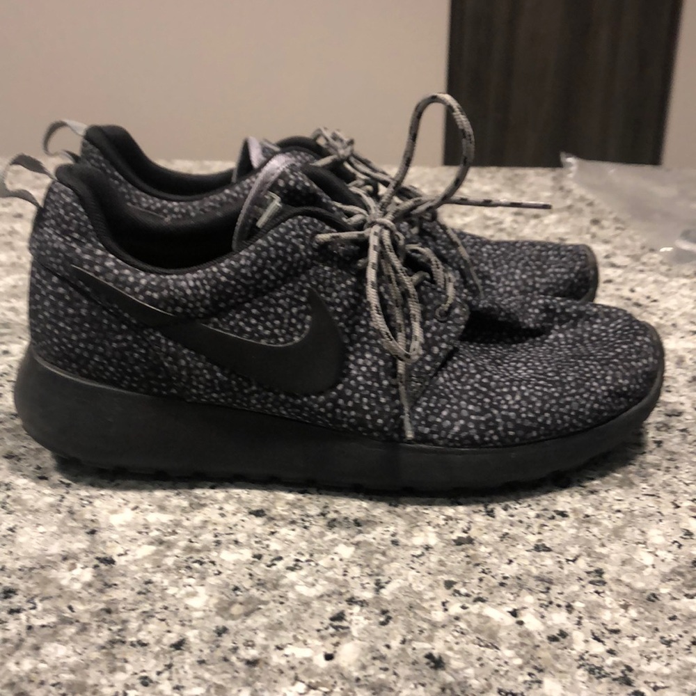 Nike tennis shoes